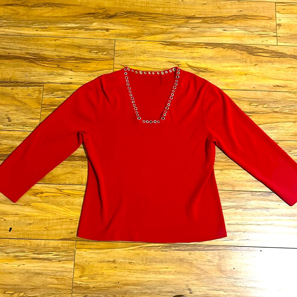 Red Detail Short Sleeve.